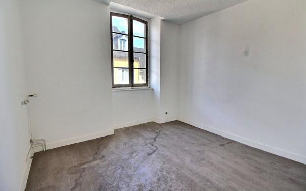 Appartement à vendre    2 pièces •  Oloron-Sainte-Marie