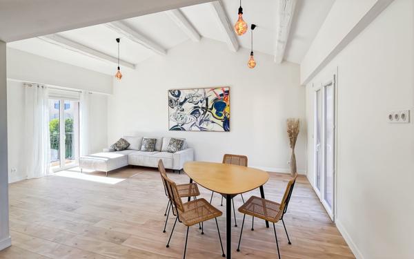 Appartement à vendre    4 pièces • 80 m2 Mandelieu-la-Napoule