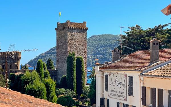 Appartement à vendre    4 pièces • 80 m2 Mandelieu-la-Napoule