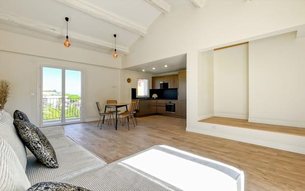 Appartement à vendre    4 pièces • 80 m2 Mandelieu-la-Napoule