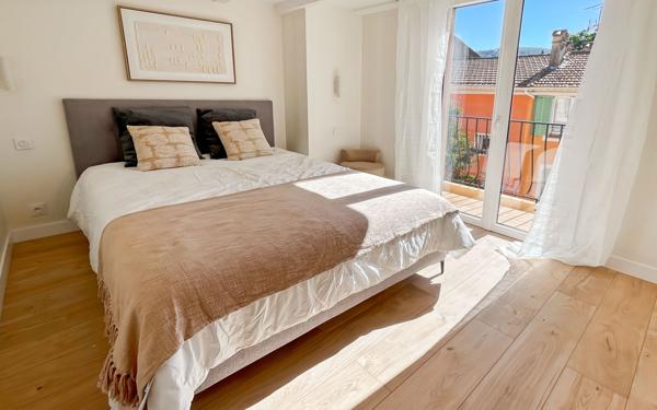 Appartement à vendre    4 pièces • 80 m2 Mandelieu-la-Napoule