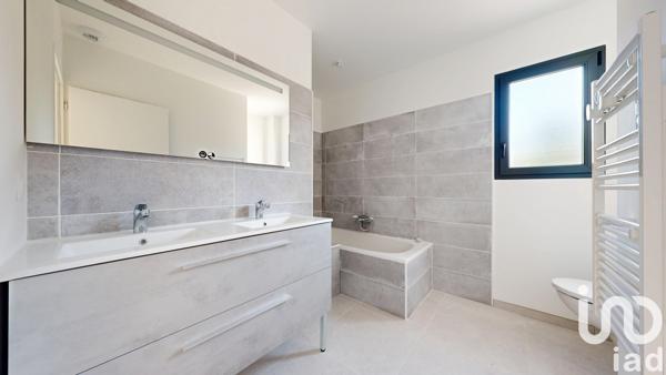 Maison à vendre 5 pièces 108 m² Eyguières