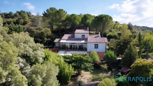 EXCLUSIVITÉ - BÉDARIEUX - Sur les hauteurs : sur un terrain arboré de 1 795 m², Maison T5 totalisant 182 m², garage