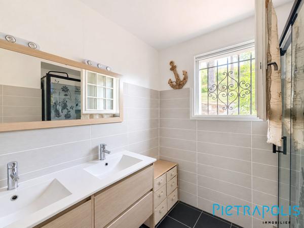 EXCLUSIVITÉ - BÉDARIEUX - Sur les hauteurs : sur un terrain arboré de 1 795 m², Maison T5 totalisant 182 m², garage