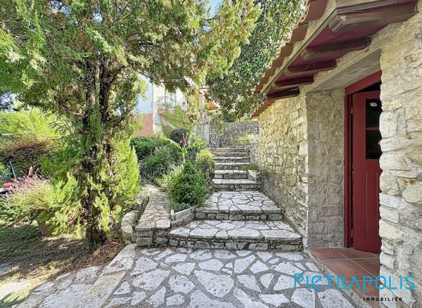 EXCLUSIVITÉ - BÉDARIEUX - Sur les hauteurs : sur un terrain arboré de 1 795 m², Maison T5 totalisant 182 m², garage