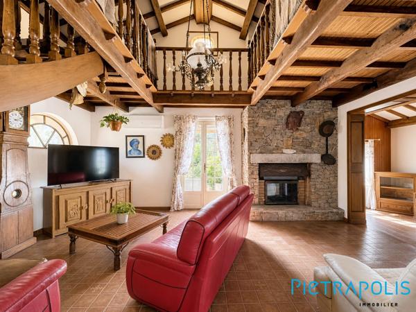 EXCLUSIVITÉ - BÉDARIEUX - Sur les hauteurs : sur un terrain arboré de 1 795 m², Maison T5 totalisant 182 m², garage