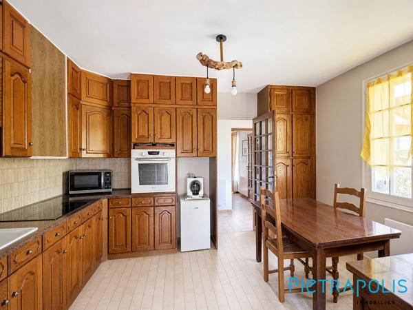 EXCLUSIVITÉ - BÉDARIEUX - Sur les hauteurs : sur un terrain arboré de 1 795 m², Maison T5 totalisant 182 m², garage