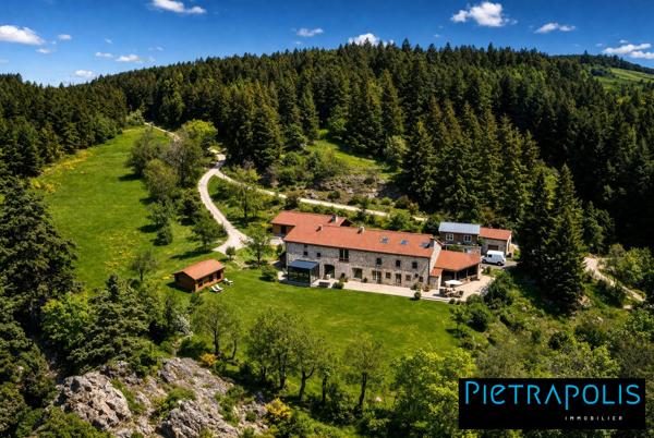 DOMAINE D'EXCEPTION AU MILIEU DES BOIS