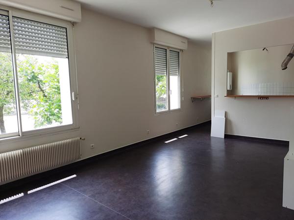 T4 1ER ETAGE LA ROCHELLE CAVE COUR