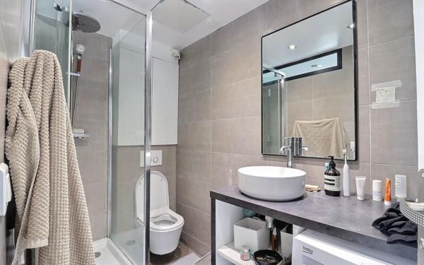 Appartement à vendre    2 pièces • 25 m2 Paris 1