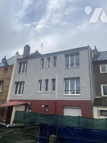 
A VENDRE à ABBEVILLE, à proximité du Centre Ville, un ensemble immobilier d'une surface habit...