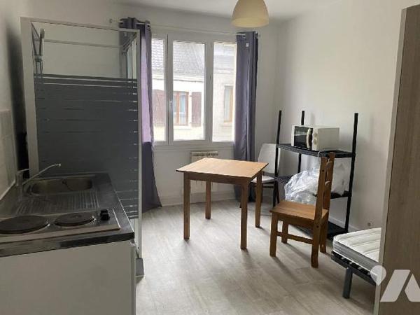 
A VENDRE à ABBEVILLE, à proximité du Centre Ville, un ensemble immobilier d'une surface habit...