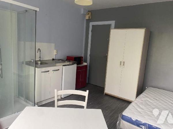 
A VENDRE à ABBEVILLE, à proximité du Centre Ville, un ensemble immobilier d'une surface habit...