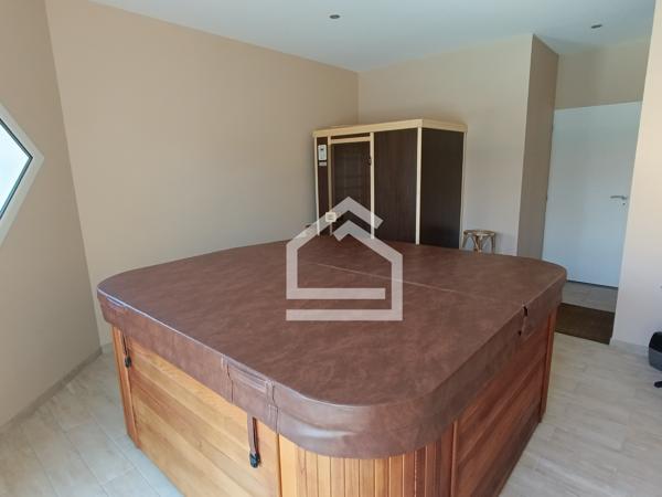 Maison 9 pièce(s) 6 chambre(s) 320 m²