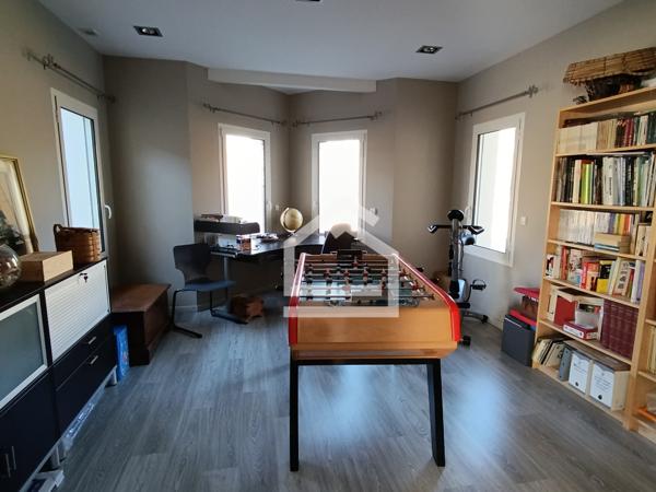 Maison 9 pièce(s) 6 chambre(s) 320 m²