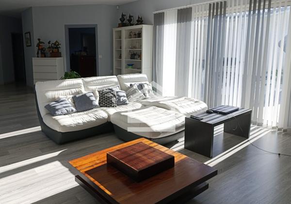 Maison 9 pièce(s) 6 chambre(s) 320 m²