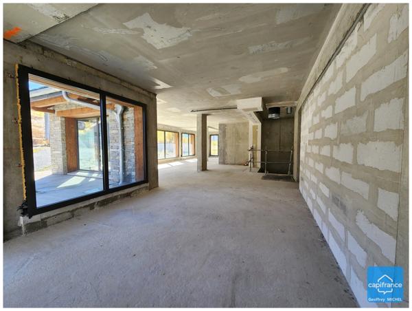 Local commercial à vendre à l’Alpe d’Huez – Environ 180 m² sur deux niveaux – Fort potentiel d’exploitation