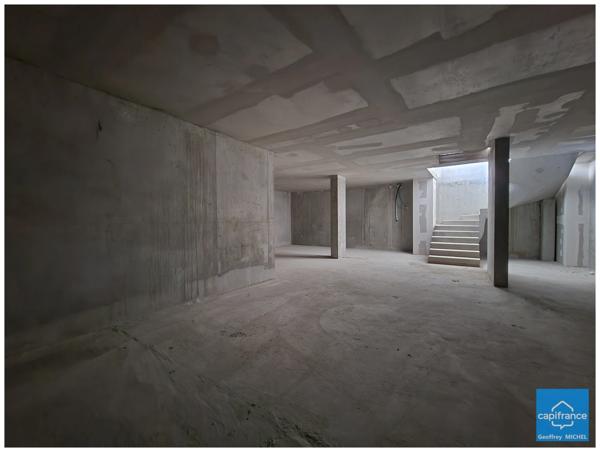 Local commercial à vendre à l’Alpe d’Huez – Environ 180 m² sur deux niveaux – Fort potentiel d’exploitation