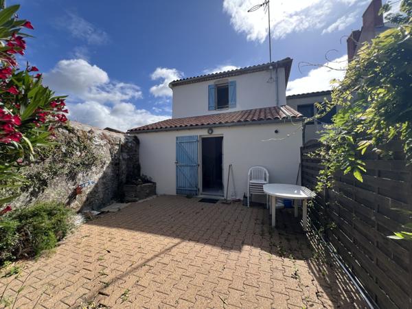 Maison
                                                                                                                                                                                                                                                                                                                        6 pièce(s)                                                                                                                                                                                                          3 chambre(s)                                                                                                                                                                                                          111  m²