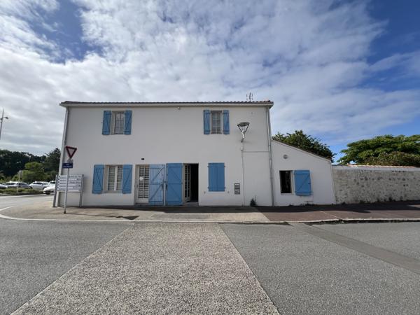 Maison
                                                                                                                                                                                                                                                                                                                        6 pièce(s)                                                                                                                                                                                                          3 chambre(s)                                                                                                                                                                                                          111  m²