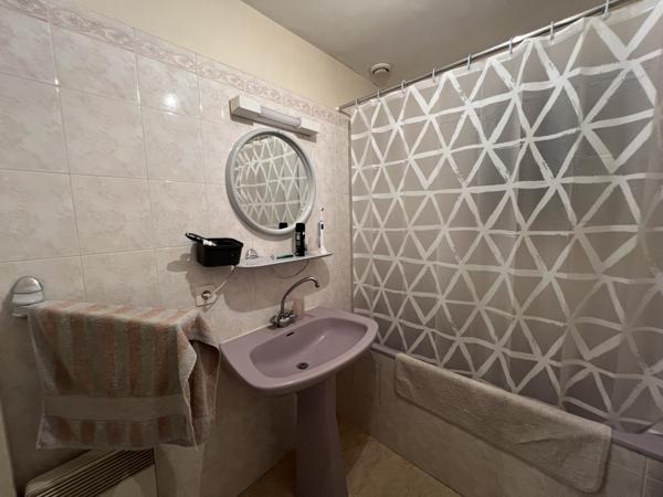 Maison
                                                                                                                                                                                                                                                                                                                        6 pièce(s)                                                                                                                                                                                                          3 chambre(s)                                                                                                                                                                                                          111  m²