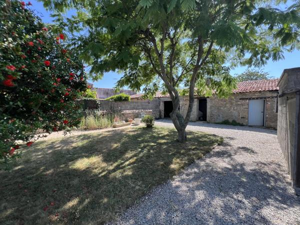 Maison
                                                                                                                                                                                                                                                                                                                        6 pièce(s)                                                                                                                                                                                                          3 chambre(s)                                                                                                                                                                                                          111  m²