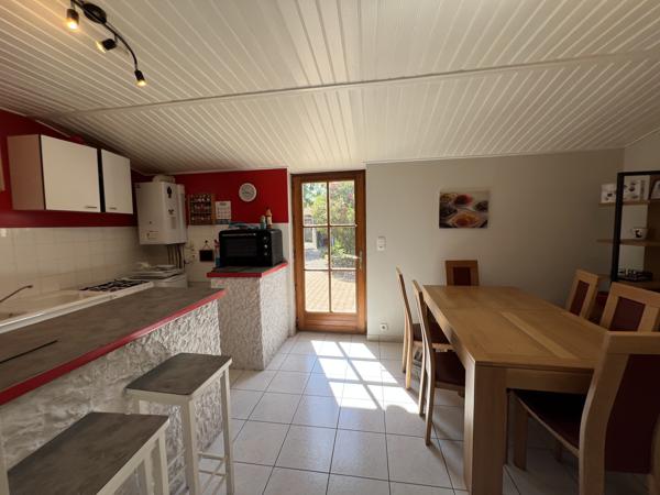 Maison
                                                                                                                                                                                                                                                                                                                        6 pièce(s)                                                                                                                                                                                                          3 chambre(s)                                                                                                                                                                                                          111  m²