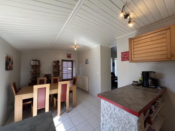 Maison
                                                                                                                                                                                                                                                                                                                        6 pièce(s)                                                                                                                                                                                                          3 chambre(s)                                                                                                                                                                                                          111  m²