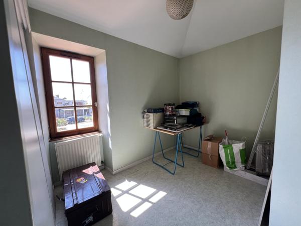Maison
                                                                                                                                                                                                                                                                                                                        6 pièce(s)                                                                                                                                                                                                          3 chambre(s)                                                                                                                                                                                                          111  m²