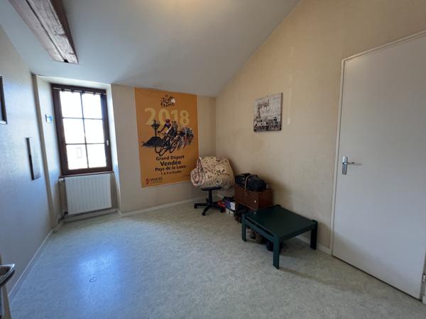 Maison
                                                                                                                                                                                                                                                                                                                        6 pièce(s)                                                                                                                                                                                                          3 chambre(s)                                                                                                                                                                                                          111  m²