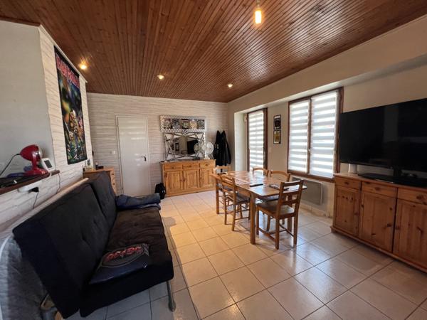 Maison
                                                                                                                                                                                                                                                                                                                        6 pièce(s)                                                                                                                                                                                                          3 chambre(s)                                                                                                                                                                                                          111  m²