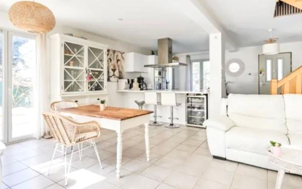 Maison à vendre    5 pièces •  Sainte-Foy-lès-Lyon