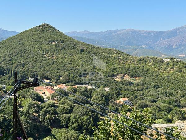 Maison de 7 pièces au coeur du village d'OLetta