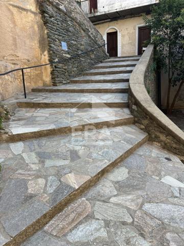 Maison de 7 pièces au coeur du village d'OLetta