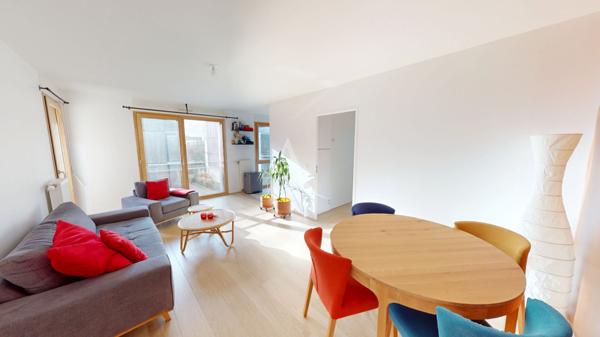 Val d'Europe : 4 pièces lumineux et contemporain, dernier étage