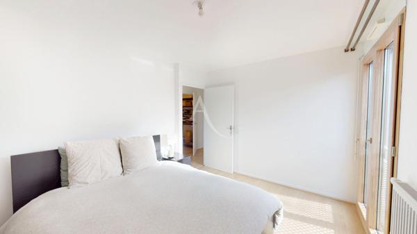 Val d'Europe : 4 pièces lumineux et contemporain, dernier étage