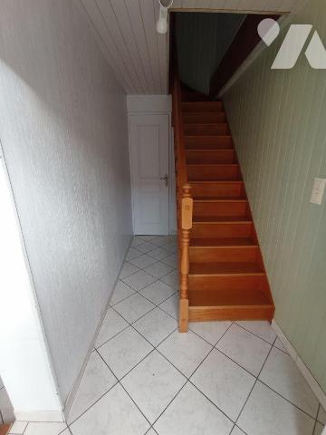 Centre de Pont D'Ouilly, une maison d'habitation d'une surface d'environ 97m² et de 4 pièces pr...