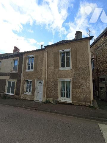 Centre de Pont D'Ouilly, une maison d'habitation d'une surface d'environ 97m² et de 4 pièces pr...