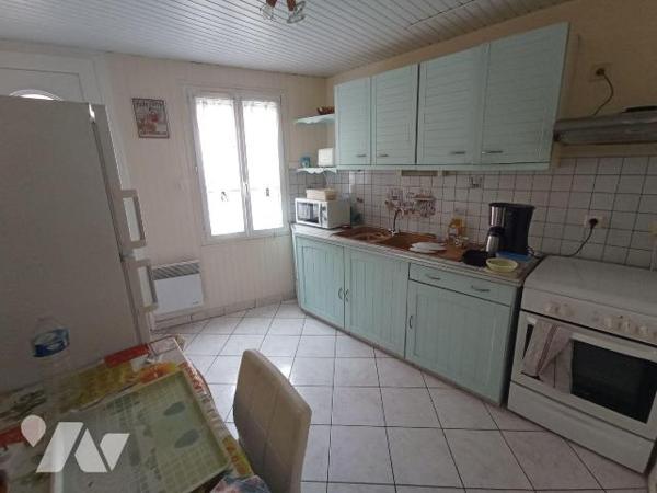 Centre de Pont D'Ouilly, une maison d'habitation d'une surface d'environ 97m² et de 4 pièces pr...