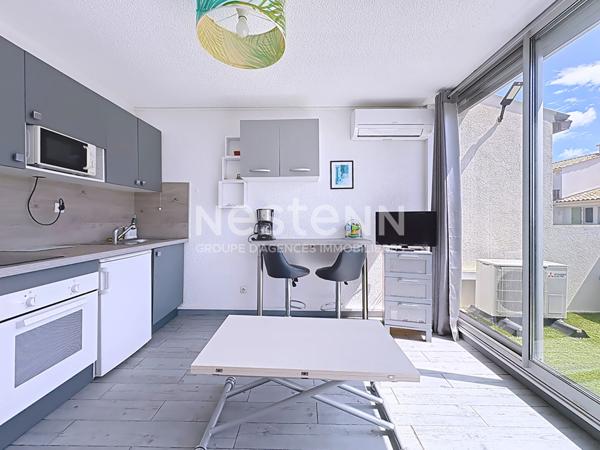 Charmant studio cabine meublé de 21 m² avec balcon de 7 m² et vue sur les Salins, local à vélos & piscine en option, Gruissan, Rive Droite