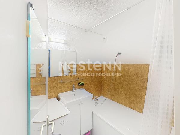 Charmant studio cabine meublé de 21 m² avec balcon de 7 m² et vue sur les Salins, local à vélos & piscine en option, Gruissan, Rive Droite