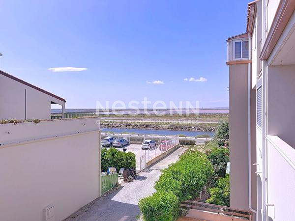 Charmant studio cabine meublé de 21 m² avec balcon de 7 m² et vue sur les Salins, local à vélos & piscine en option, Gruissan, Rive Droite