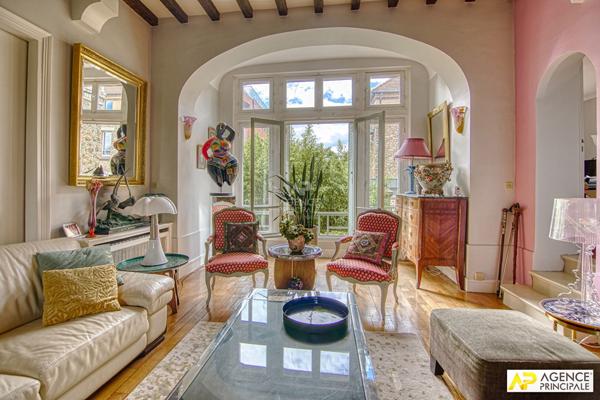 Versailles Rive-Droite Maison 8 pièces 290 m² au sol sur parcelle de 500 m² avec grand garage. €2 450 000 ** - Référence 27184