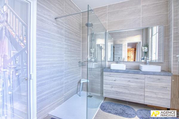 Versailles Rive-Droite Maison 8 pièces 290 m² au sol sur parcelle de 500 m² avec grand garage. €2 450 000 ** - Référence 27184