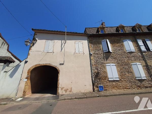Une maison d’habitation de type T4 à 2 min du centre ville.