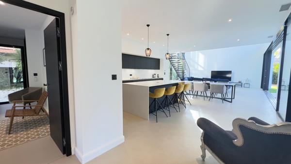 ARCACHON VILLA 231M² 6 PIECES PISCINE, TERRAIN 1200 M², GARAGE