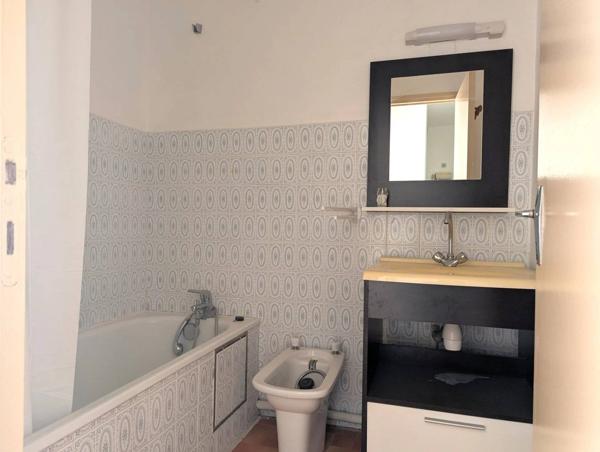 En plein centre de Lodève, profitez d’un cadre paisible au milieu d’un écrin de verdure.