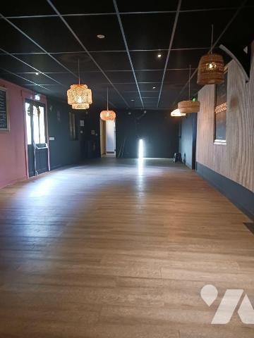 A VENDRE sur la commune de BAR SUR SEINE (Aube), un ensemble immobilier, actuellement à usage d...