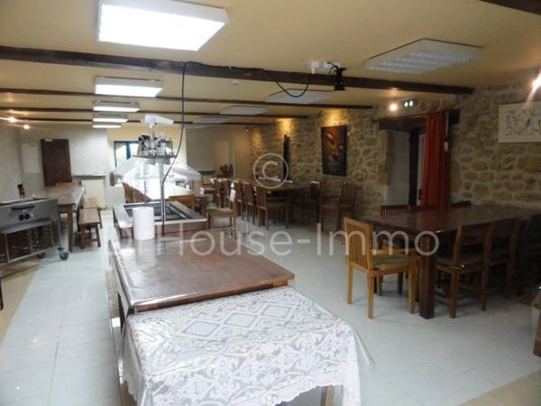 Bien immobilier à vendre 50 pièces de 1 876 m²