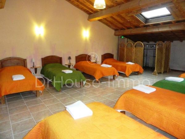 Bien immobilier à vendre 50 pièces de 1 876 m²